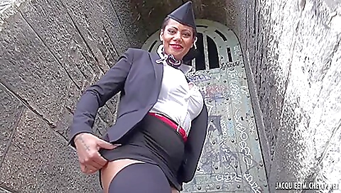 Ebony girl showing her sexy big boobs and juicy ass