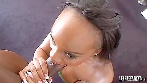 Ebony hottie rides her boyfriend's thick dick and gets facial