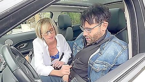 Blonde blonde seduces her driver and gets his cock inside her