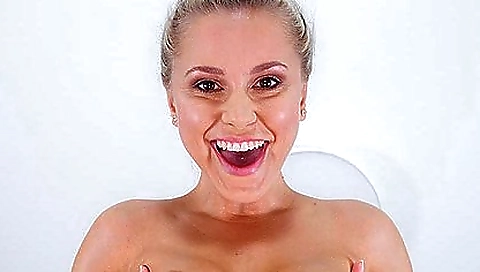 Very hot babe is getting a closeup face sitting in vr