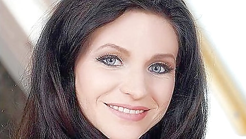 Greta a is a top notch babe and she is going to have a good blowjob