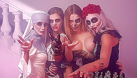 Blonde girl gets fucked by two girlfriends in group sex