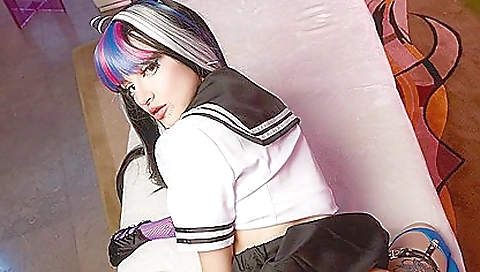 Busty babe with a huge ass is peeping on her lover