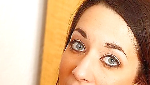 Sexy girl 18+ with a great mouth gets a hot blowjob