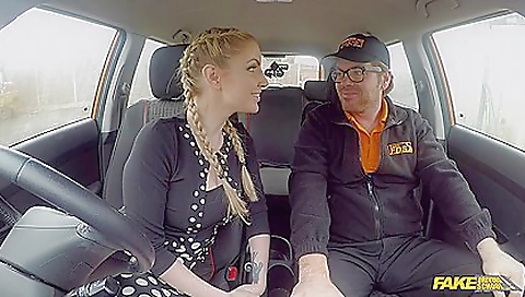 Blonde gets her mouth and pussy licked by her lover 024