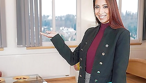 Best porn actress with perfect body and a lovely face