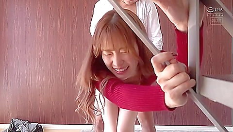 Hairy asian babe fucks in her empty room for a cumshot