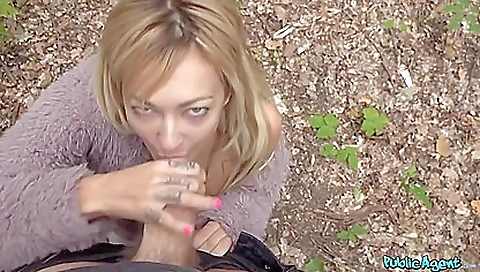 gorgeous blonde with a sexy pussy and a deepthroat