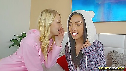 A sexy lesbian threesome in the bedroom with a great game