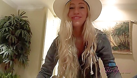 Blonde tattooed chick fucked on her feet on the bed