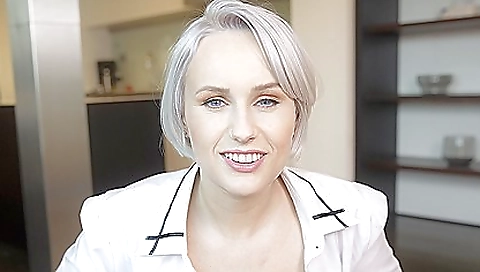 Virtual milf angel wickie has a big booty and sexy body